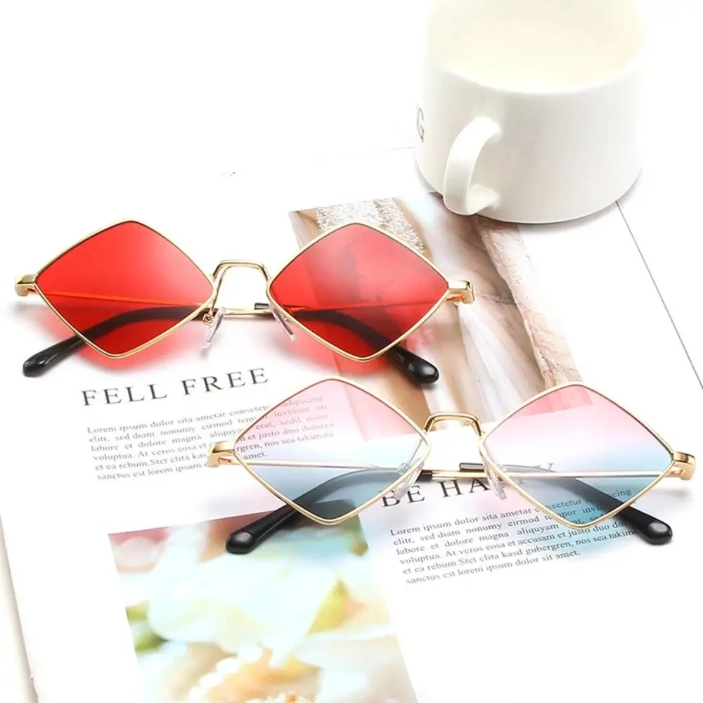 Hipster Polygon Vrouwen Zonnebril Onregelmatig Vintage Klein Frame Ruitvormige Dames Zonnebril Retro Legering Bril Zwart