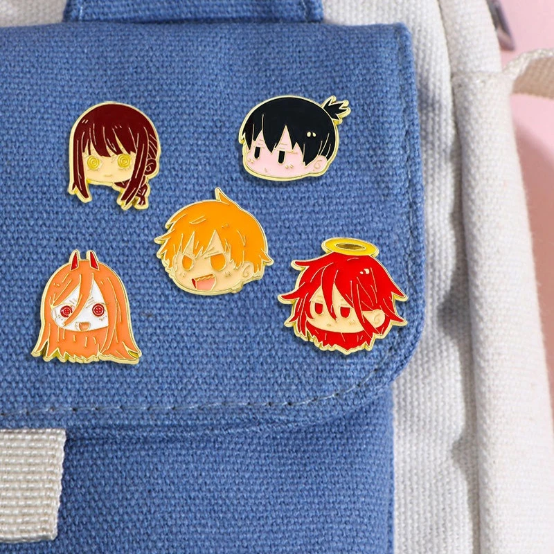 Broche en émail pour homme, tronçonneuse, chapeau, chemise, épingle à revers, accessoire de Costume de Cosplay, broche à la mode, cadeau pour amis et Fans