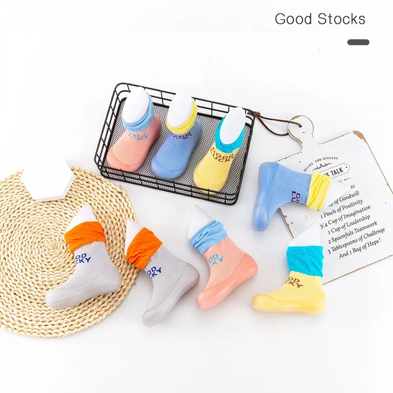 الجوارب الكرتون للأطفال الأحذية ، أسفل لينة ، عدم الانزلاق ، الكلمة ، داخلي ، الكلمة ، لطيف ، جديد ، الربيع