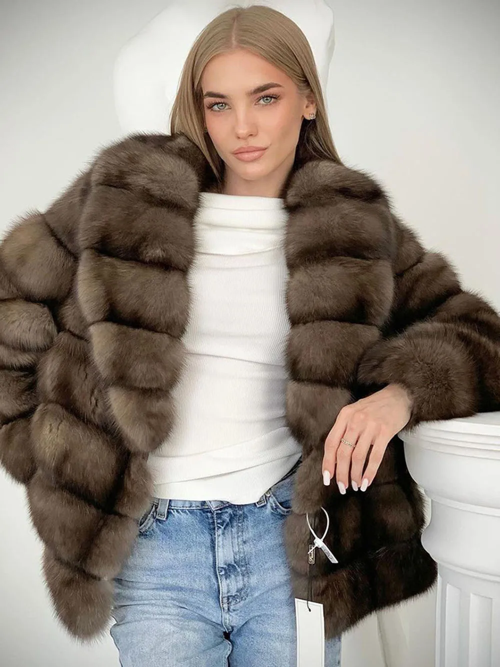 Women Faux Fur Coat Short Cropped Fluffy Plush Jacket Long Sleeve Warm Winter Casual Style Outerwear Elegant Furry Overcoat