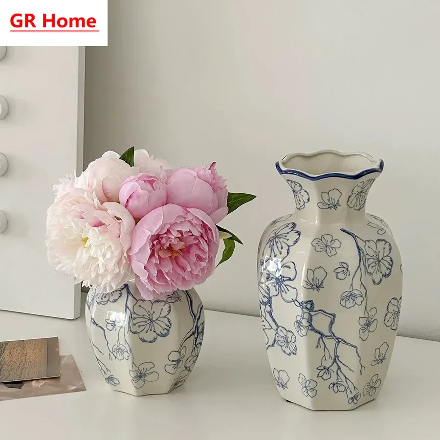 Vintage Blue and White Porcelain Vase, Traditional Ancient Design, Premium Niche Flower Container for Home Decoration