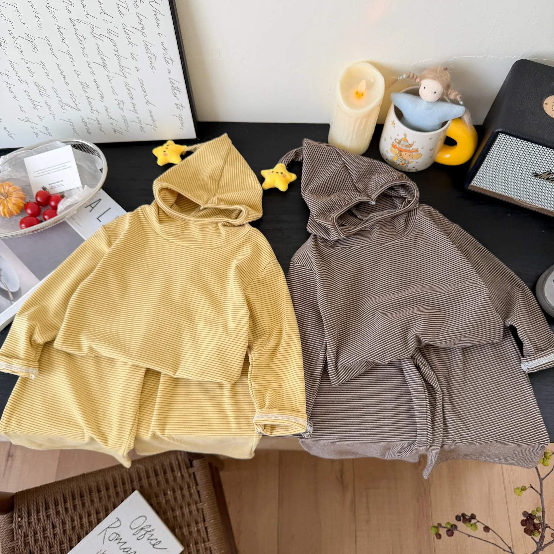Kinder Jungen Mädchen Gestreifte Kleidungssets 2026 Neue Herbst Niedliche 3D-Stern-Dekoration Kapuzen-Langarm-Oberteil+Hose 2-teiliges Freizeit-Outfit für Kinder – Detail 3