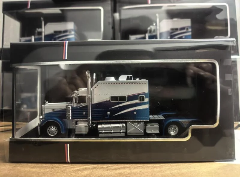 Ultra-rare 1:64 Newly Arrived Special Price Die-cast Metal American 2002 379 Heavy Truck Model Display Collection Boy's Gift