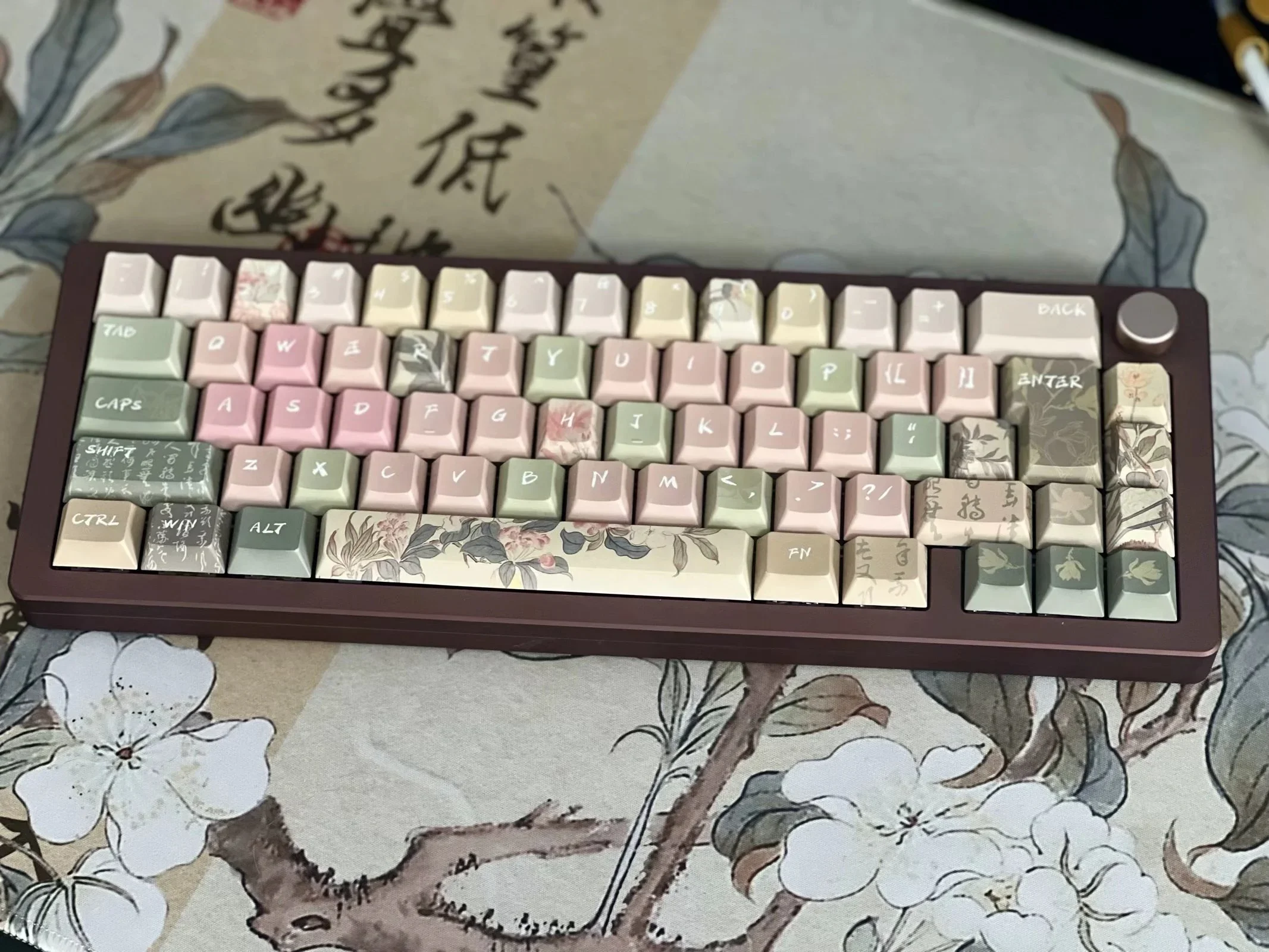 

Extremely nervous keycap factory height pbt five-sided hot sublimation pink keycap antique keycap
