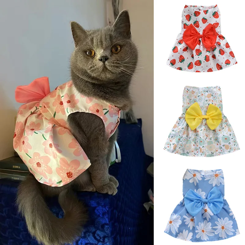 Modne sukienki dla szczeniąt z kokardą dla małych psów Koty Sfinks Chihuahua Owocowy kwiatowy nadruk Ubrania dla zwierząt ropa para gatos sukienki
