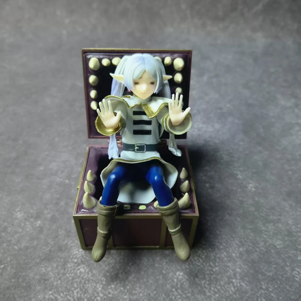 ฟิกเกอร์การ์ตูนอนิเมะ ฟรีเรน ตู้สมบัติ แอคชั่นฟิกเกอร์ ของสะสม ตกแต่งโต๊ะทำงาน ของเล่นโมเดลพีวีซี ของขวัญ