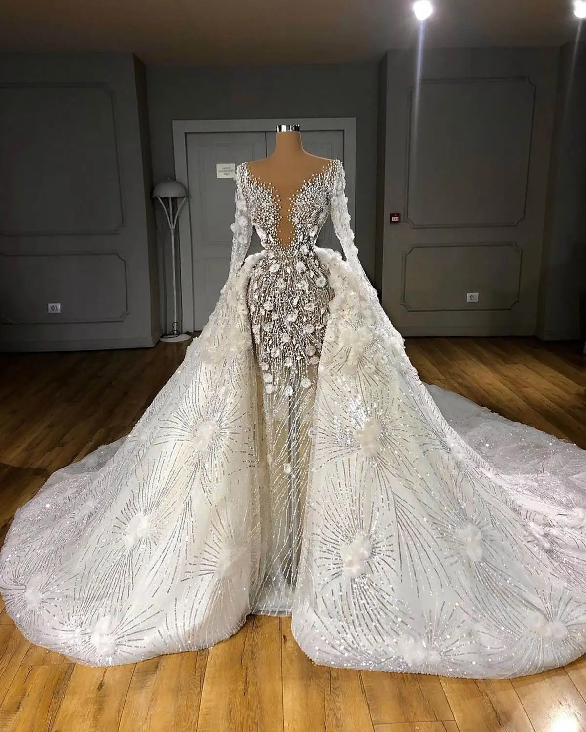 Luxury Wedding Dress Mermaid V-Neck Pearls Appliques Long Sleeve Detachable Train Bride Gown Vestido De Noiva Custom Made