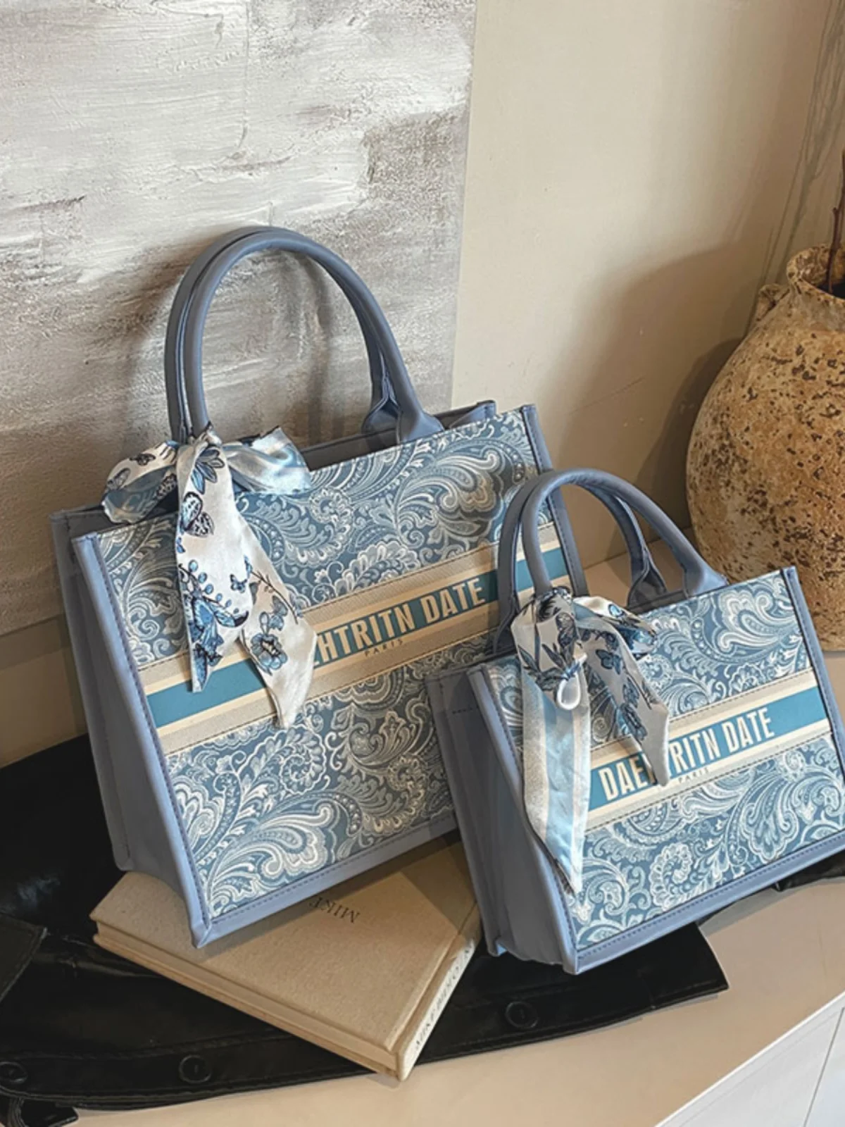

Large Capaci Canvas Tote Bag for Women Casual Commuter Single oulder Handheld Ideal for Class And College Students