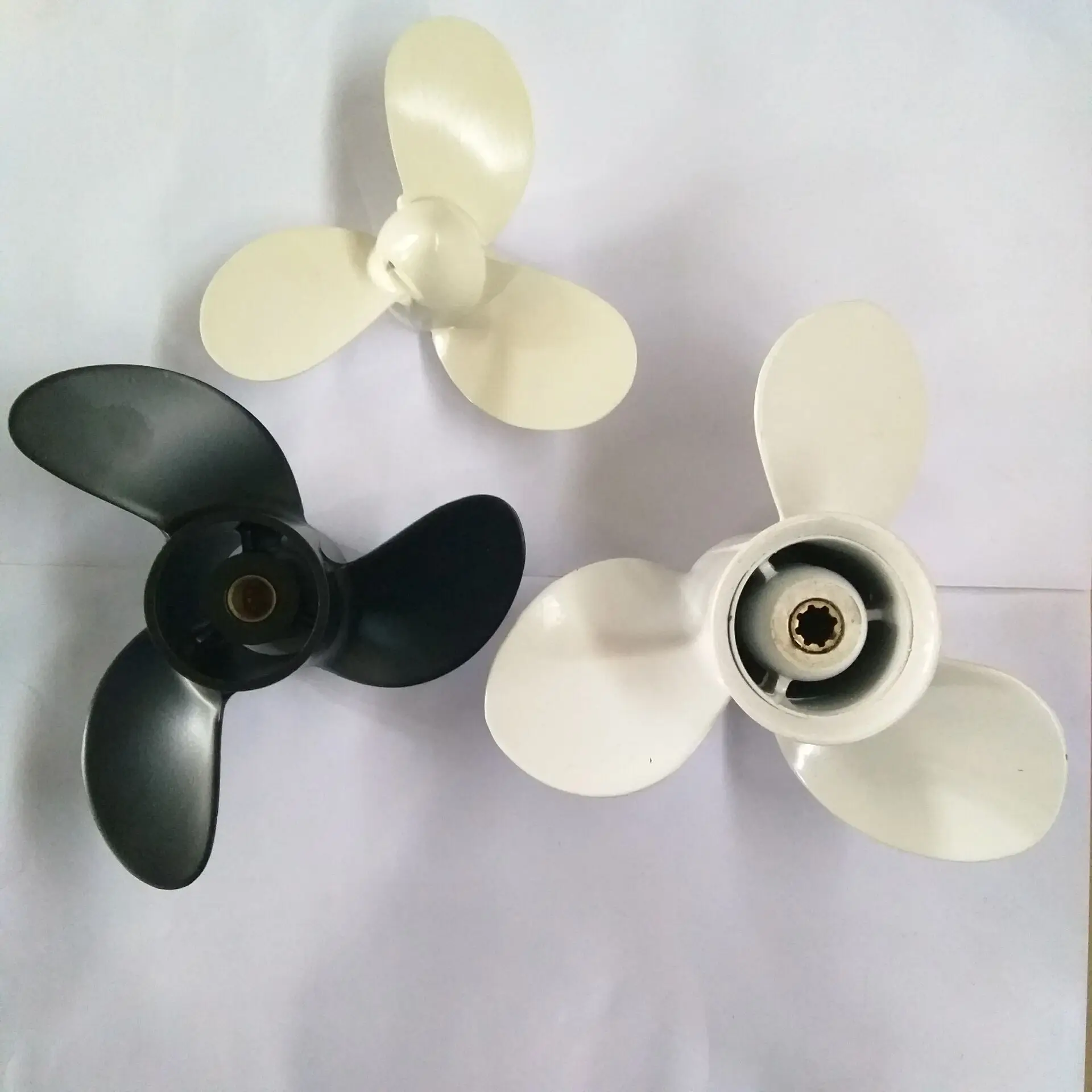 hanging-propeller-outboard-motor-boat-exterior-engine-propeller-rotor-for-water-sports-and-boating-activities