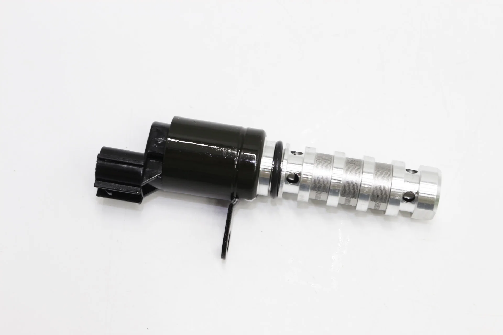 โซลินอยด์วาล์วปรับเวลาวาล์วเครื่องยนต์ (VVT) สำหรับรถยนต์ฮุนได i10 i20 1.0 1.2 รุ่น 24355-03011 2435503011 24355 03011