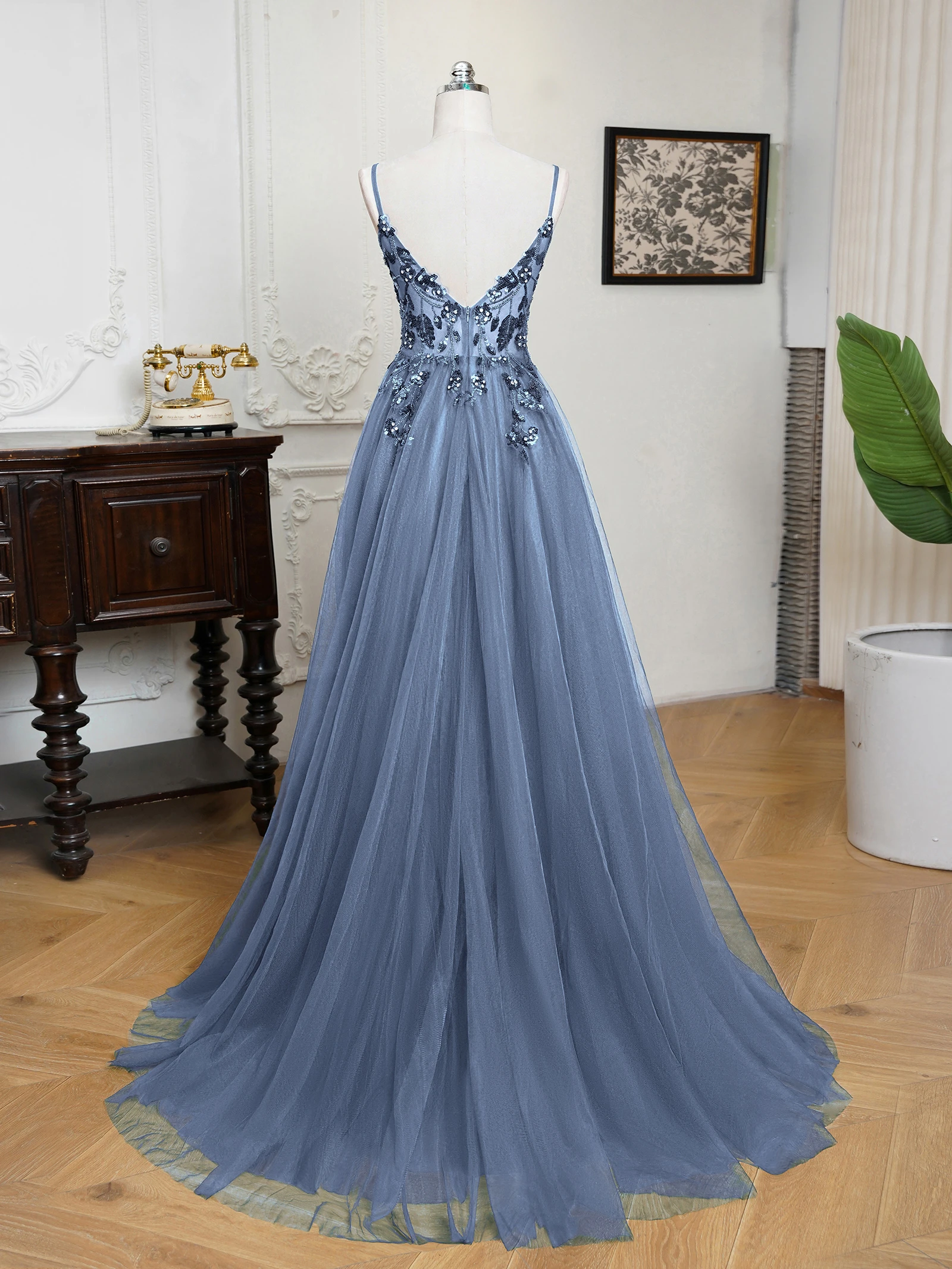섹시한 더스티 블루 슬링 롱 드레스, 일루전 스팽글 아플리케, V넥 백리스 이브닝 드레스, 엠파이어 A라인 하이 슬릿 포멀 가운