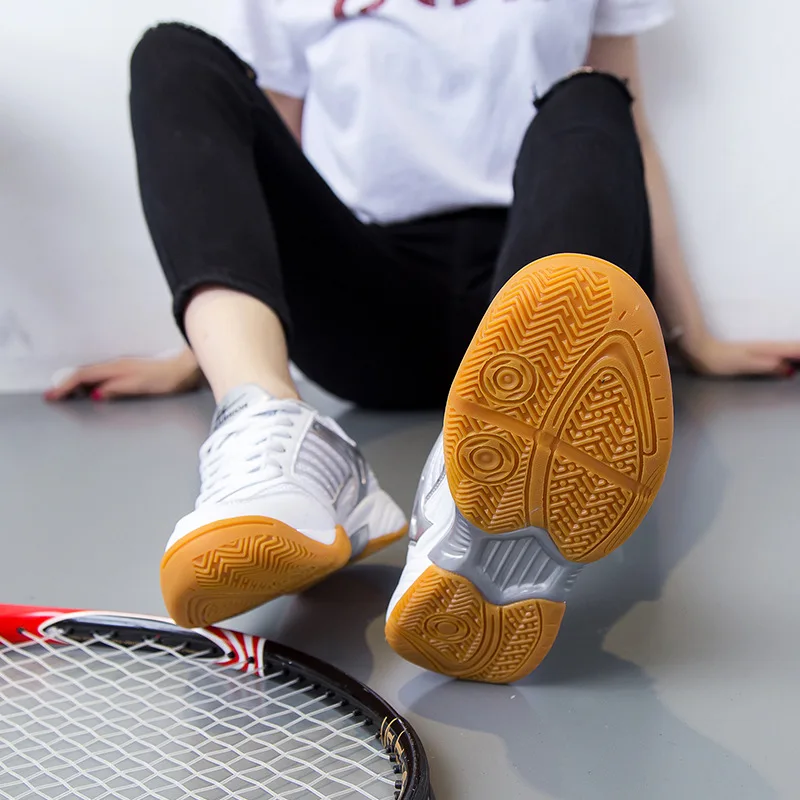 HUILI sepatu tenis Badminton, sneaker desain mewah luar ruangan olahraga latihan lapangan, pelat karbon menyerap guncangan