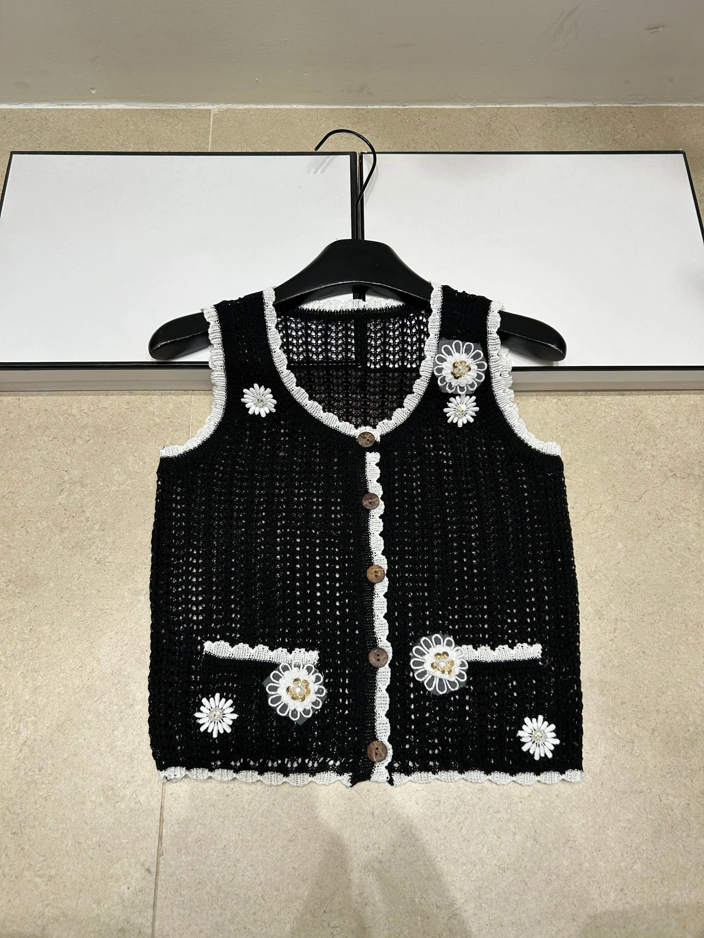 

Вязаный крючком жилет с цветочной вышивкой для женщин, без рукавов, с круглым вырезом, ажурный, модный, универсальный, F806