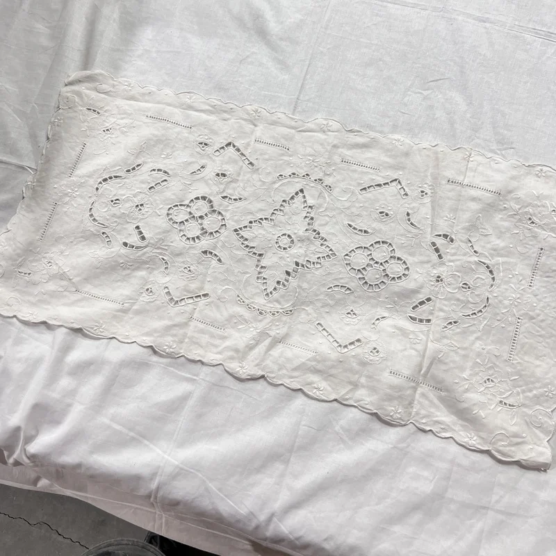 

Белая прямоугольная настольная салфетка из чистого хлопка с ручной вышивкой, 83x40 см, для домашнего декора и украшения обеденного стола, из материкового Китая