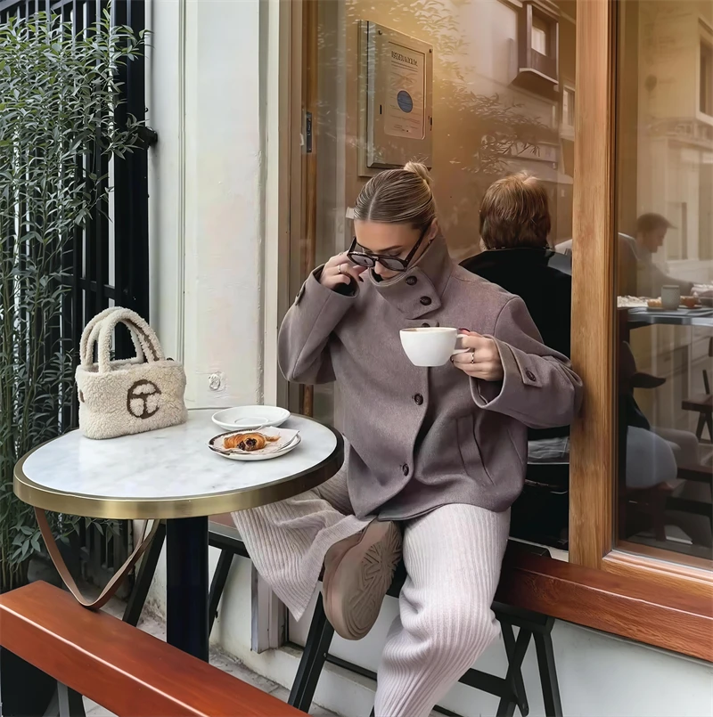 Jaqueta Casual Curta Feminina  - Street Fashion Trends 2026 avaliação e preço