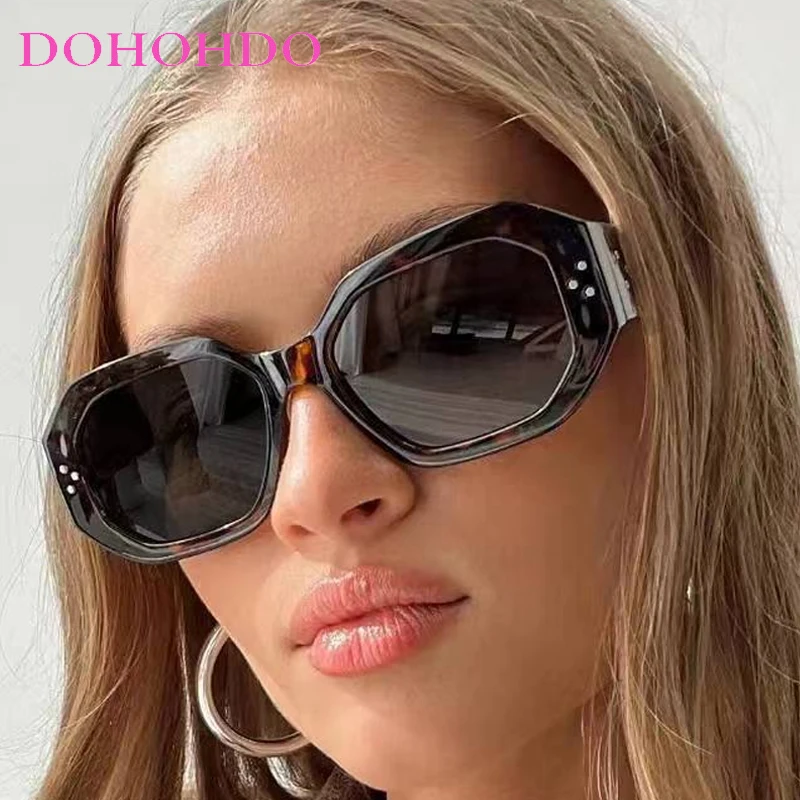 

Luxury Brand Design Polygon Rivets Shades Women Men Popular Sunglasses Fashionable And Personalized Retro Wide Leg Glasses UV400