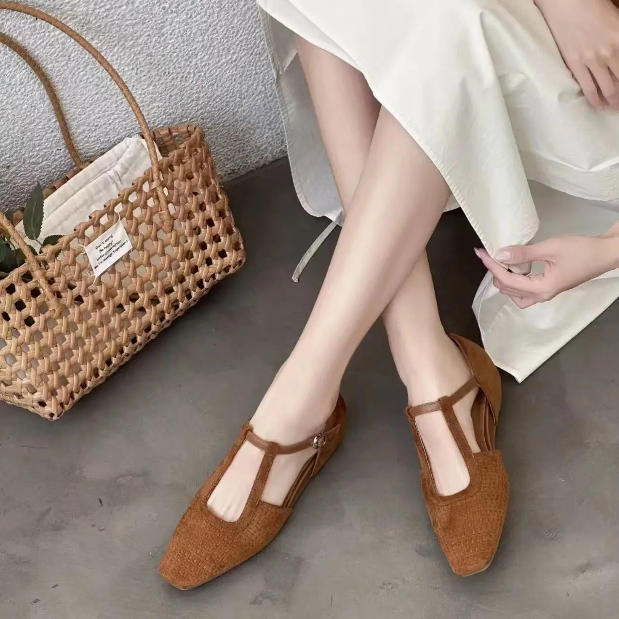 

Retro Square Toe One Strap Roman Style Buckle Strap Artistic All-Match Soft Sole Low Heel Office Ladies Shoes Closed Toe
