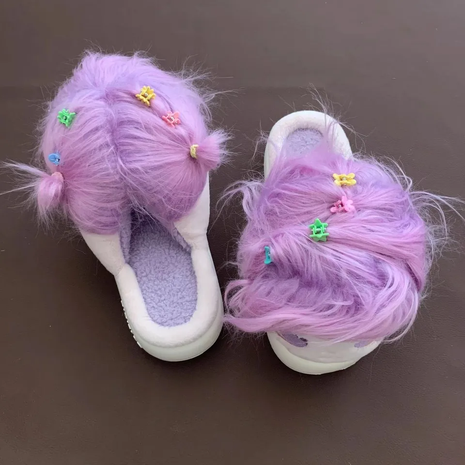 รองเท้าแตะผ้าฝ้ายลายตุ๊กตาสาวน้อยน่ารัก สำหรับผู้หญิง ใส่ในบ้าน ฤดูหนาว อุ่นสบาย พื้นหนา ขนนุ่ม