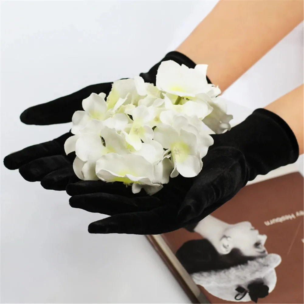 

23 cm Women Wedding Bridal Black Short Gloves Cozy Velvet Wrist Finger Bride Bridesmaid Gloves Cosplay Wedding Photo Accessories