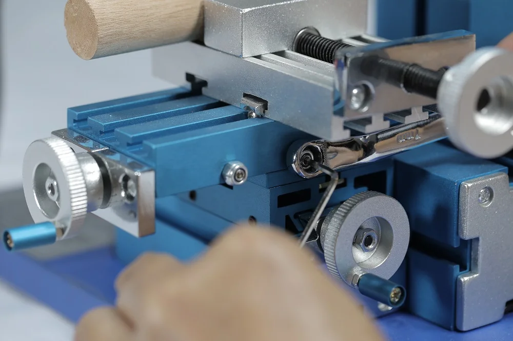 Mini Metal Lathe DIY Miniature Milling Machine Miller 100-240V Woodworking Metal Aluminum Processing Tool Mini Milling Machine