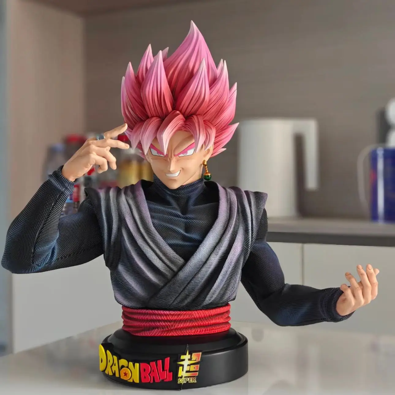 Nuovo 1/2 Dragon Ball Anime Figura Super Saiyan ROSA Perimetro Modello In Resina Avanzata Statua Decorazione Ornamenti Regali di Capodanno Giocattolo