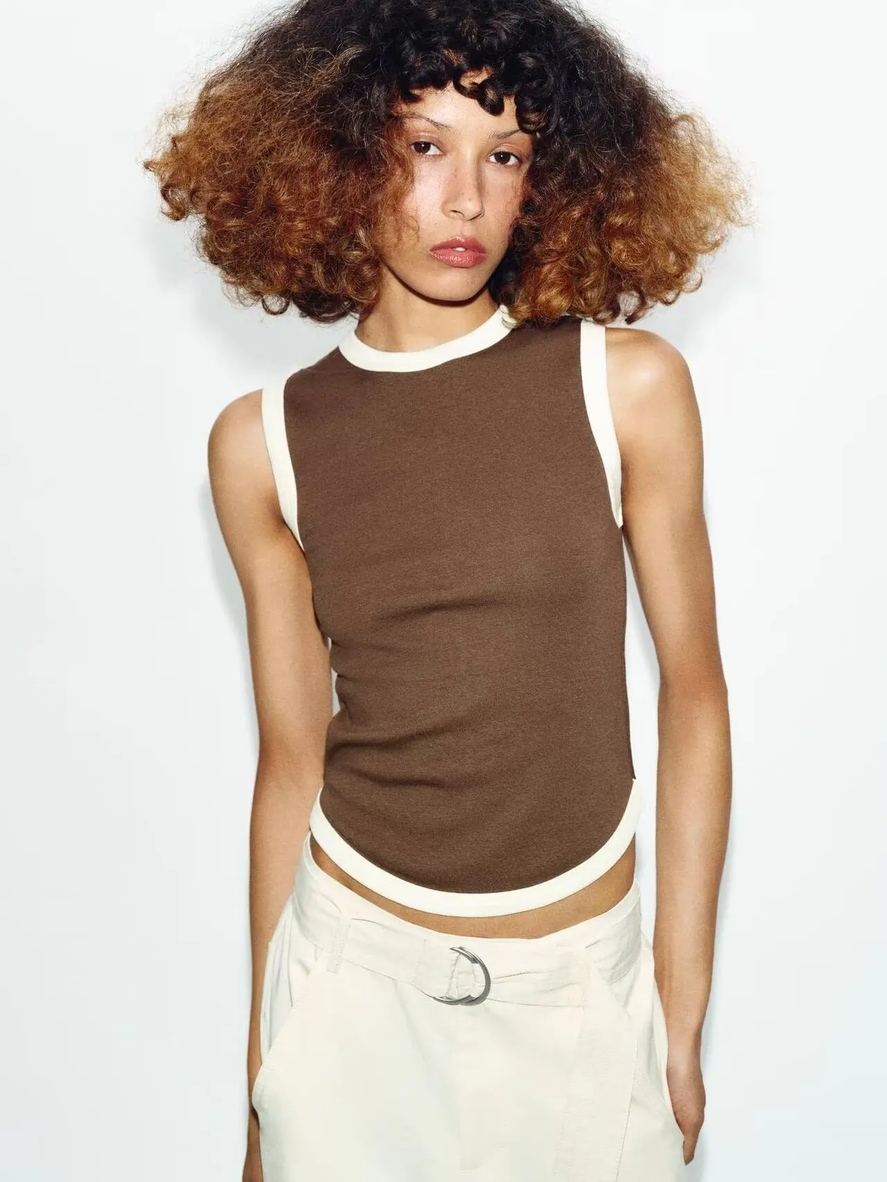 

Новая летняя женская футболка без рукавов, облегающая, с круглым вырезом, цветная, универсальная, модная, повседневная, удобная 3641156