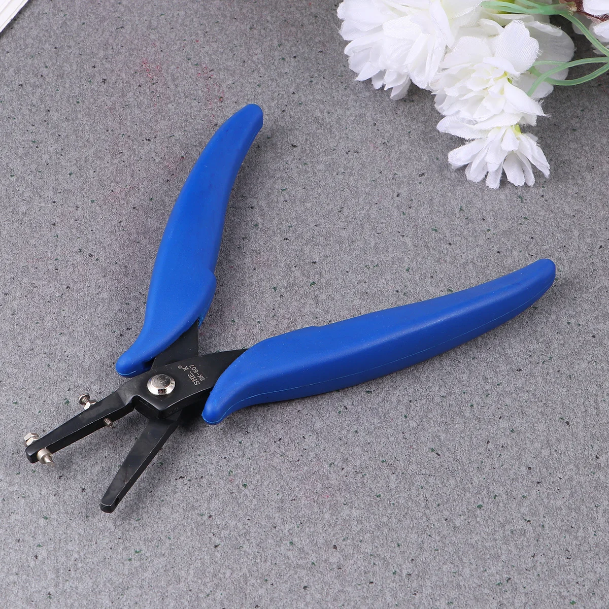 

1pc Heavy Duty Hole Punch 1.6Mm Ergonomic Non-Slip Belt Punching Tool For Canvas Fabric Cardboard Revolving Punching