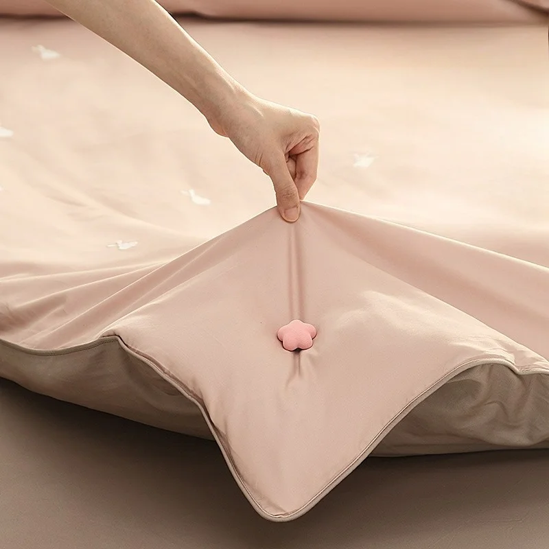 Plum Pattern Quilt Fastener Household Needle Free Invisible Bed Sheet Fixer With One Click Release Function For Bedding Use
