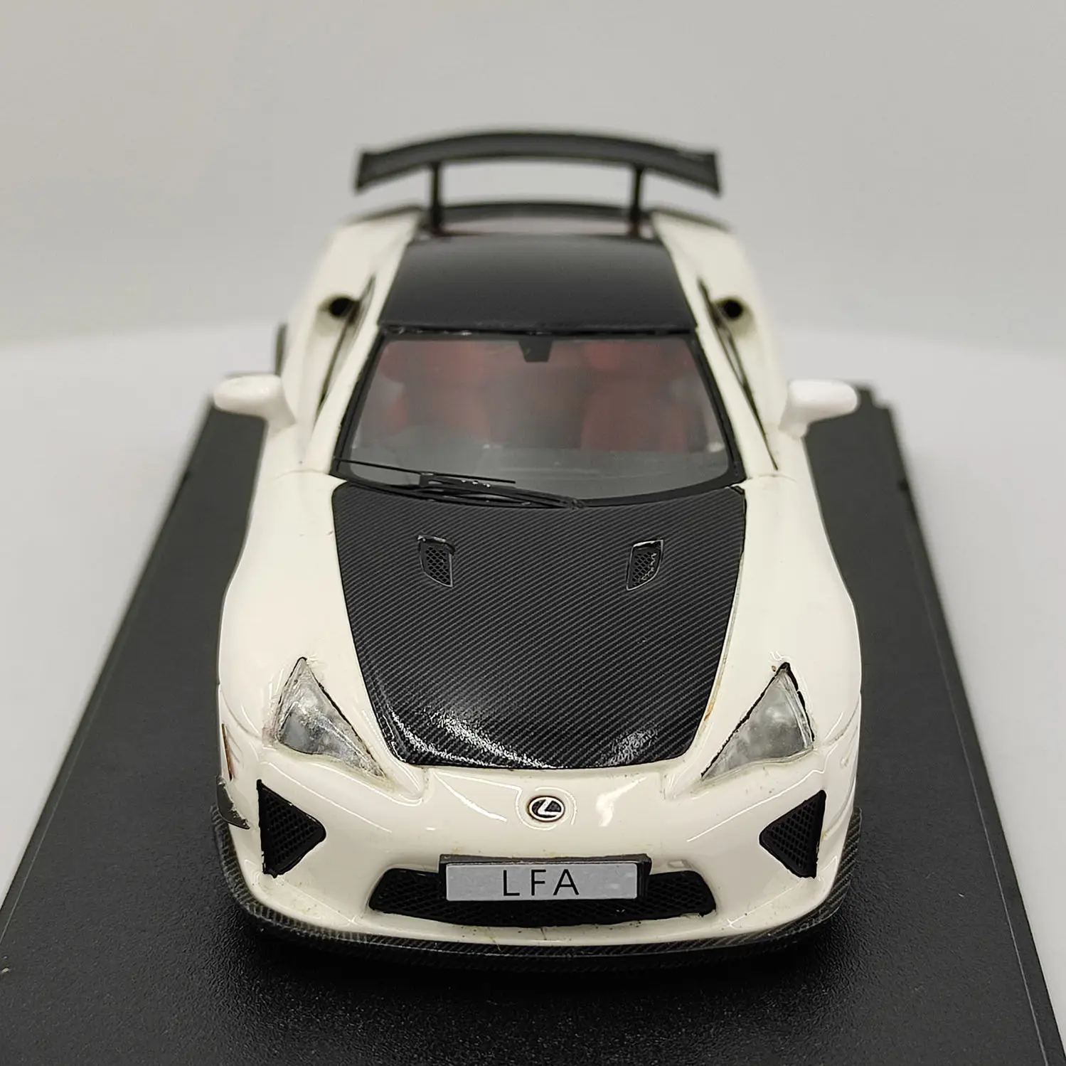 Odlewany model samochodu Peako Lexus LFA w skali 1:43