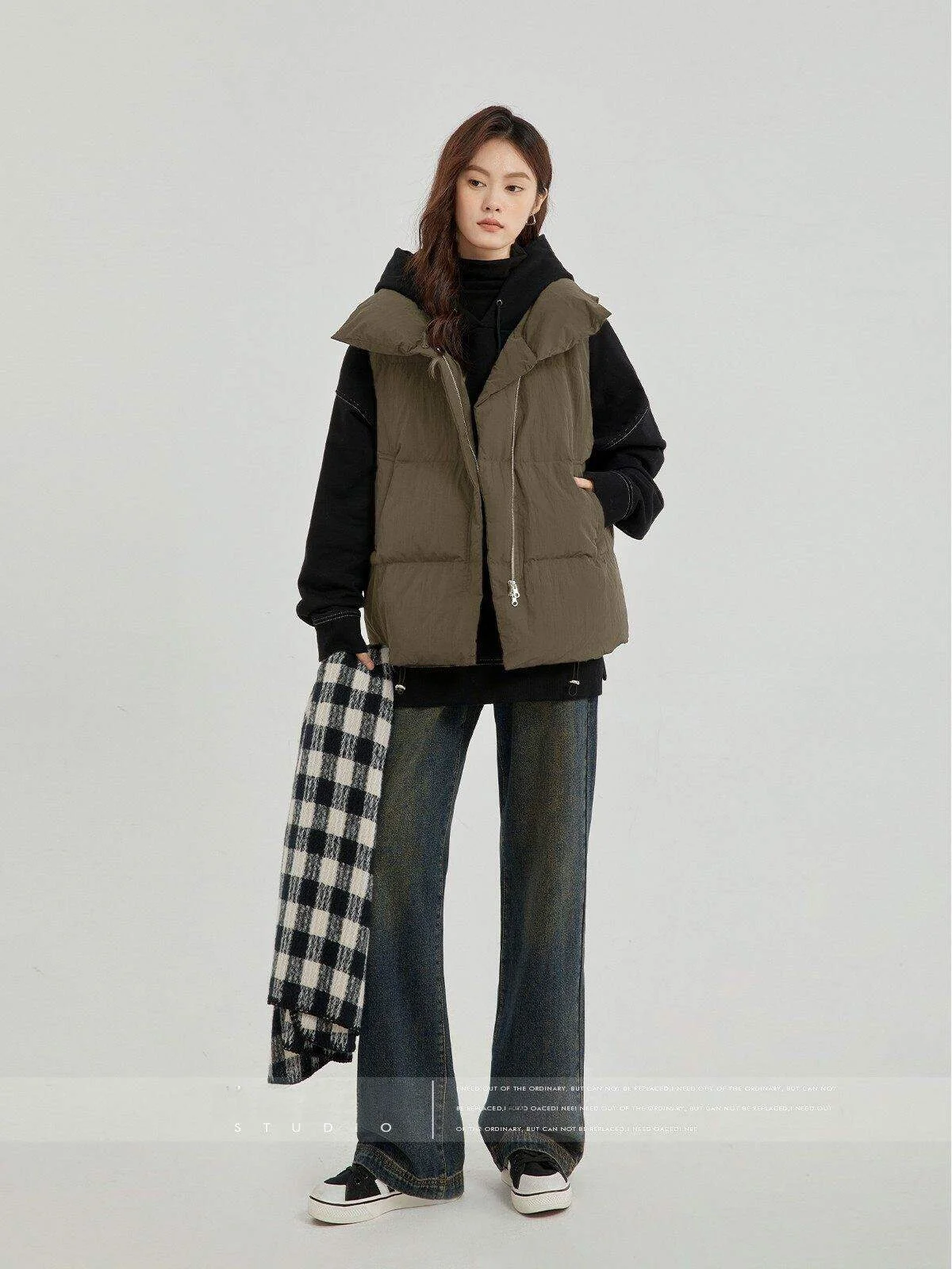 

Жилет MoZa женский пуховый премиум-класса с воротником-стойкой, модный, для многослойных образов, осенне-зимняя новинка, верхняя одежда, укороченный жилет, однотонный, для повседневной носки