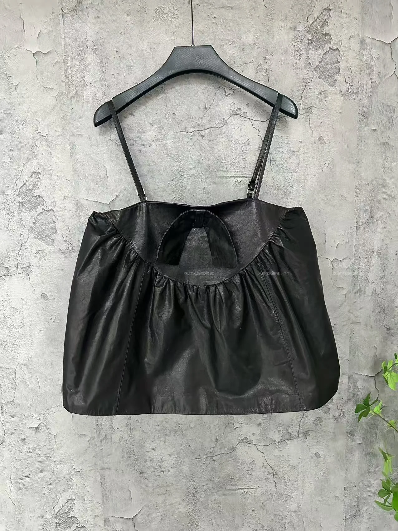 

2025 New Sle Women's Leather Tank Top Svel Slim Fit Versatile Mid-Length Zipper Closure round Ne Vest for Busin