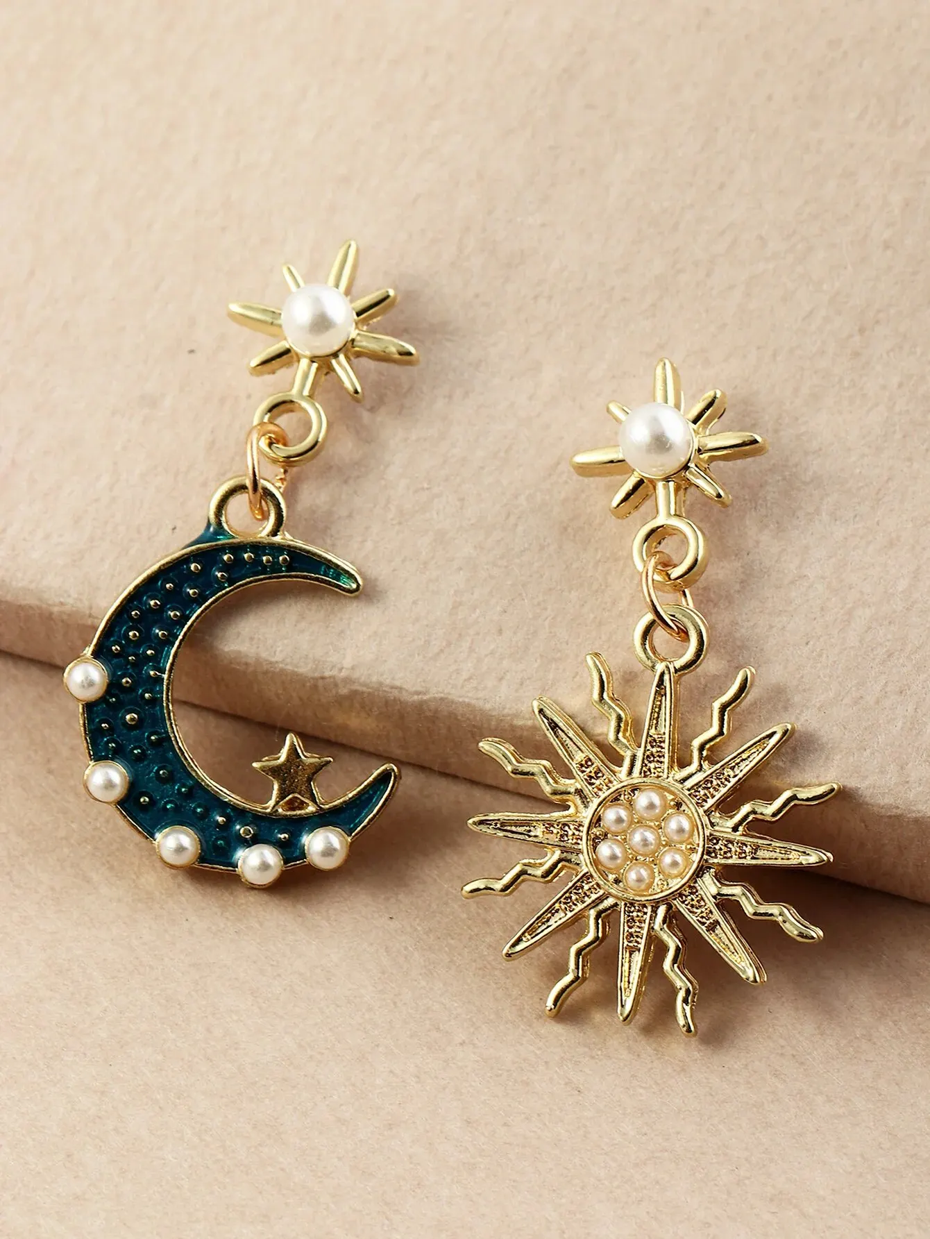 New Star Niche Hollow Design Earrings High-end Temperament Girls Gift Stud Earrings Tassels Hundred Accessories