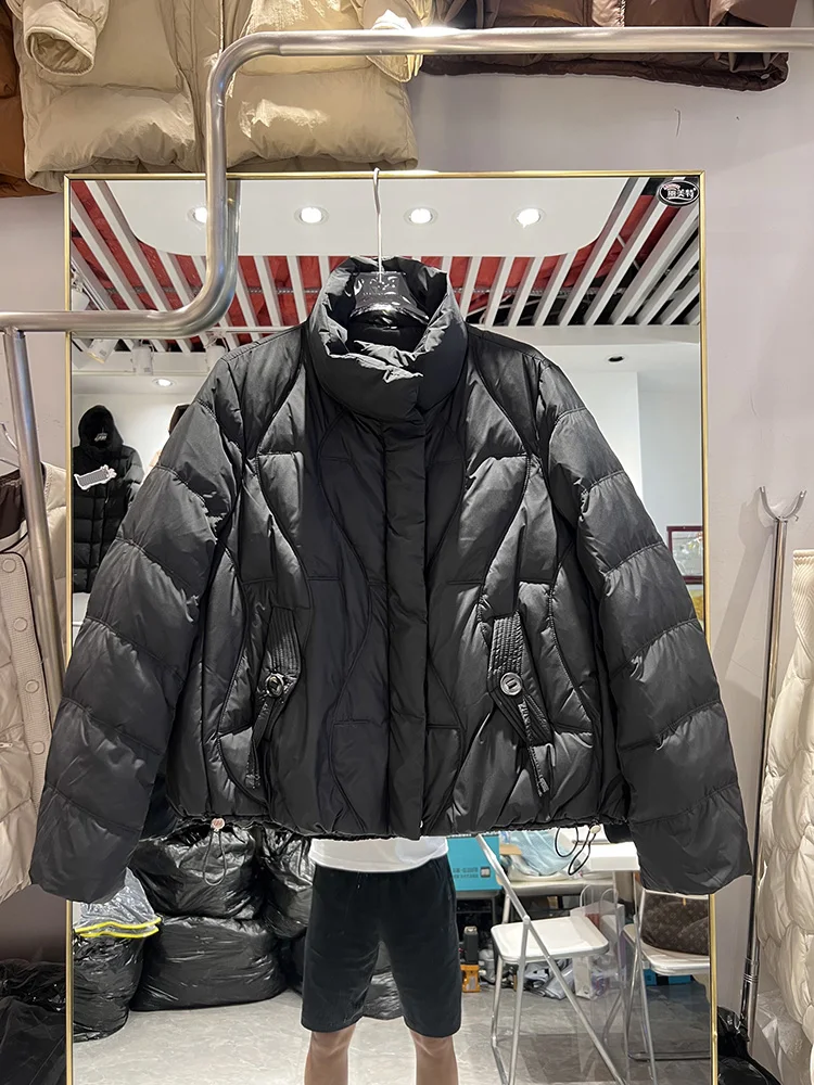 Damen Winter neuer kurzer Daunenmantel koreanische Version Stehkragen Tasche Knopfband Brot weiße Ente Daunenjacke