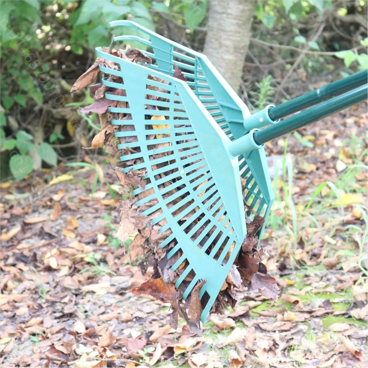 Large grass rake, garden dead leaves and fallen leaves tool, long wooden handle rake