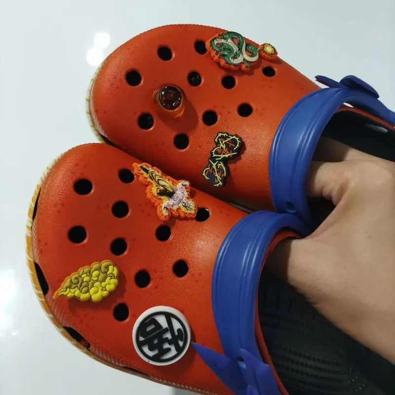 Nuevas zapatillas con agujeros de Dragon Ball, sandalias Frisa Sharu para adultos, zapatos de playa informales y cómodos, sandalias antideslizantes para exteriores