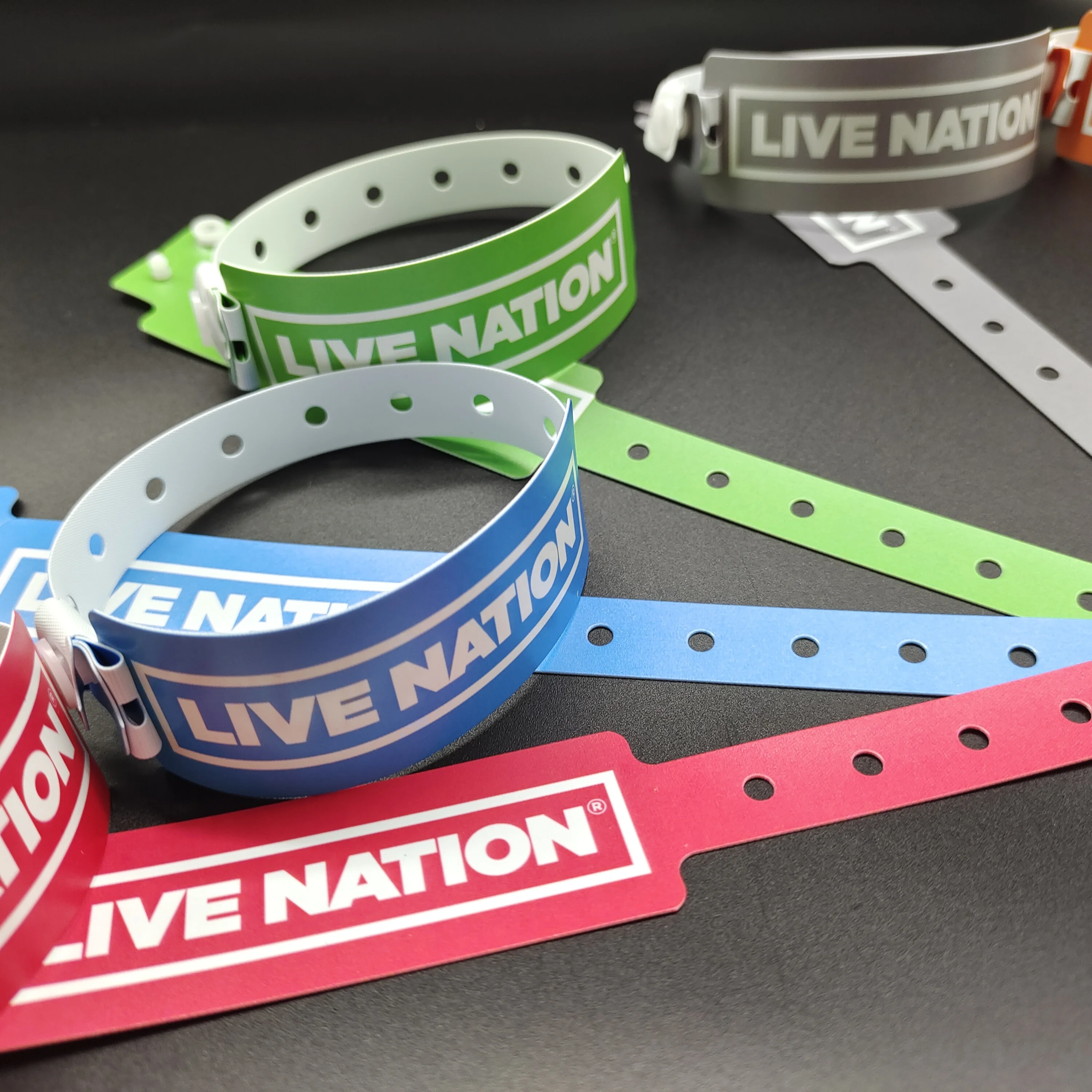 DDJOY PVC Material Waterproof one time use Adult Size Cheap Custom Vinyl Wristbands For Events