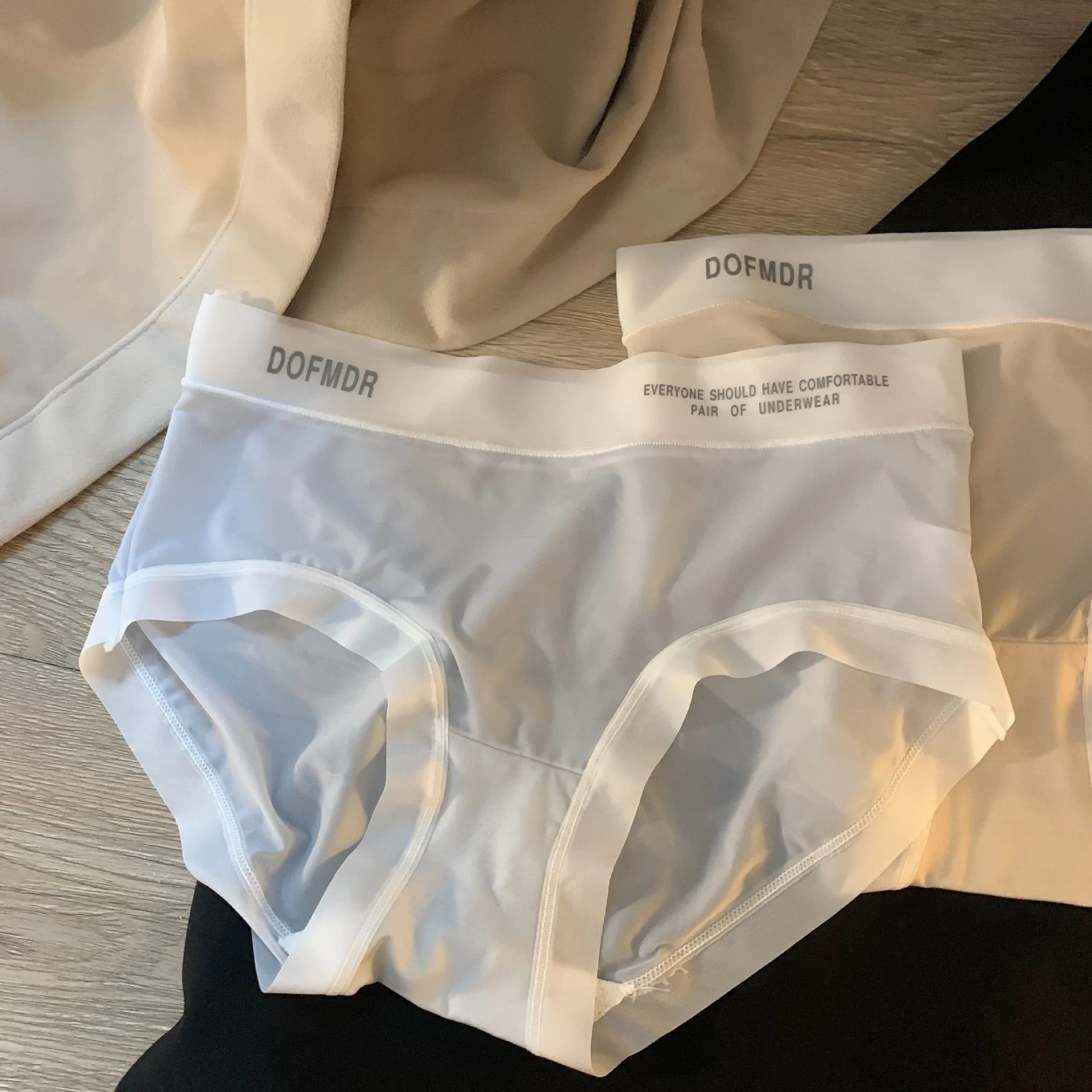 

Letter Printed Summer Ice Silk Panties Ruffle Thin Seamless Ice Silk Briefs Female Lingerie Simple
