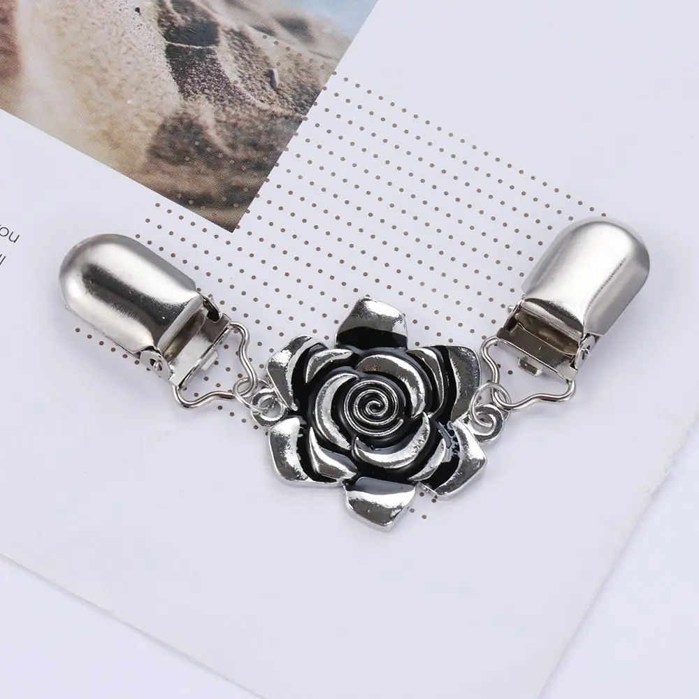 Rhinestone Decoration Retro Carved Flower Sweater Blouse Pin Shawl Brooch Shirt Collar Pins Duck Clip Clasps Cardigan Clip