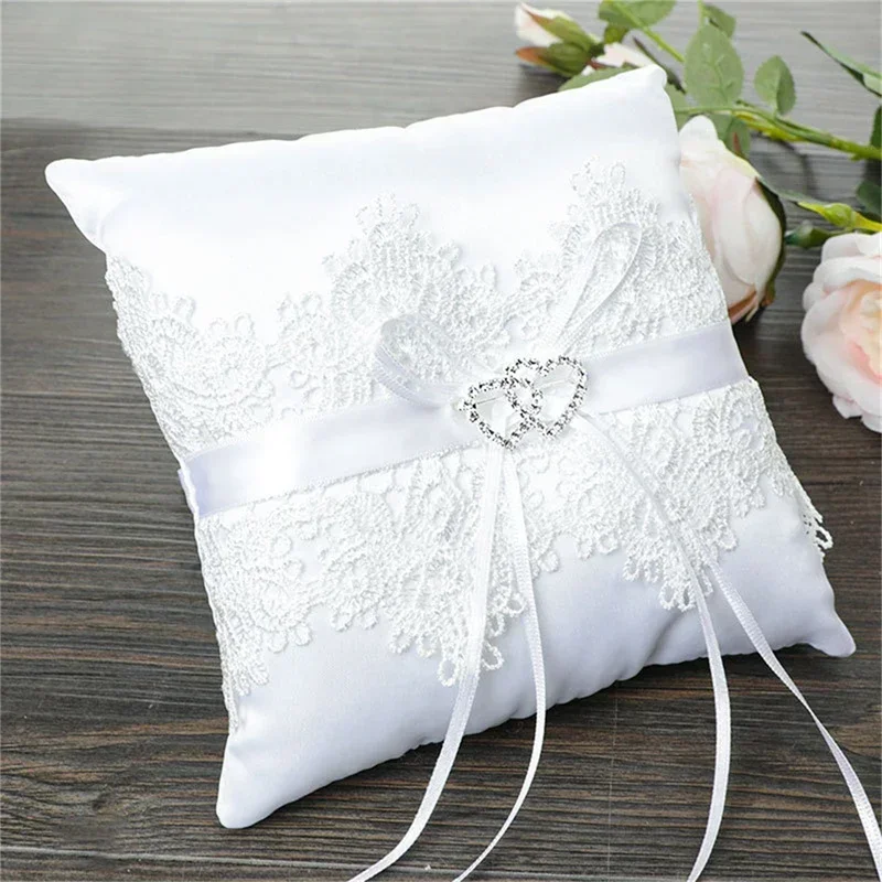 20x20cm White Lace Wedding Ring Pillow Romantic Ring Pillow Alliance Bridal Ring Bearer Pillow Cushions Decoración de bodas