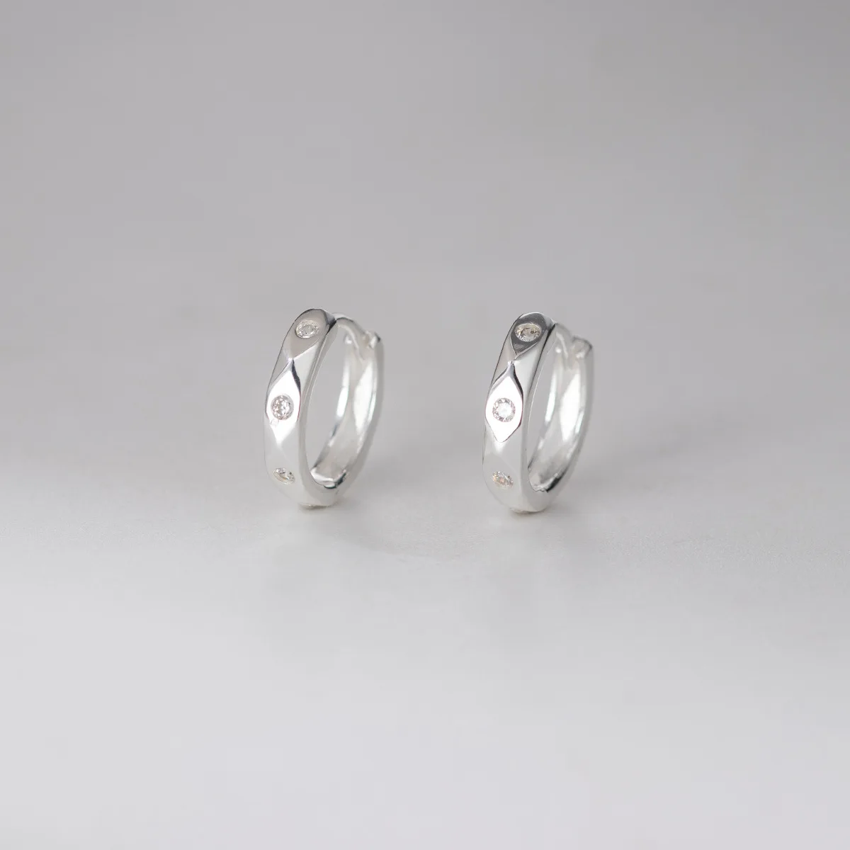 925 Sterling Silver Fashion Simple Piercing Ear Closure Statement Stacked Ear Hoop Earrings for Women Fine Jewelry Huggies
