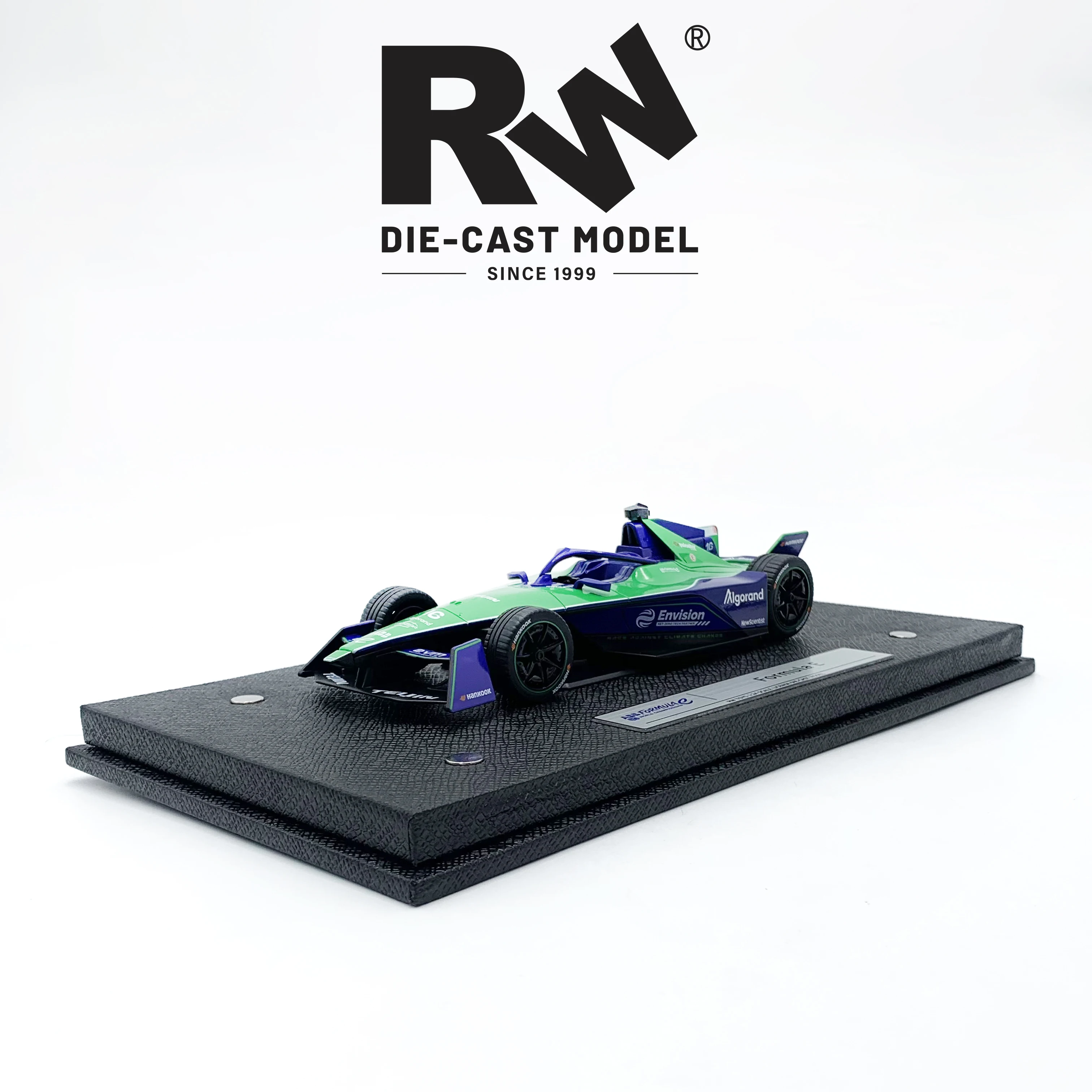 

Литая под давлением модель из формулы TSC 1:24, коллекционный предмет премиум-класса, элегантная акриловая упаковка (включает пылезащитный чехол и основание для дисплея)