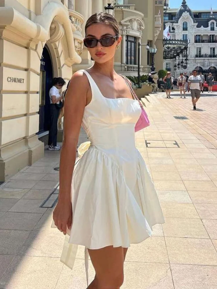 スリーシスターズ サマー新作 気質 エレガント 誕生日パーティー ホワイト レディース服 バックレス タイボウ ソリッドカラー プロムドレス 2025