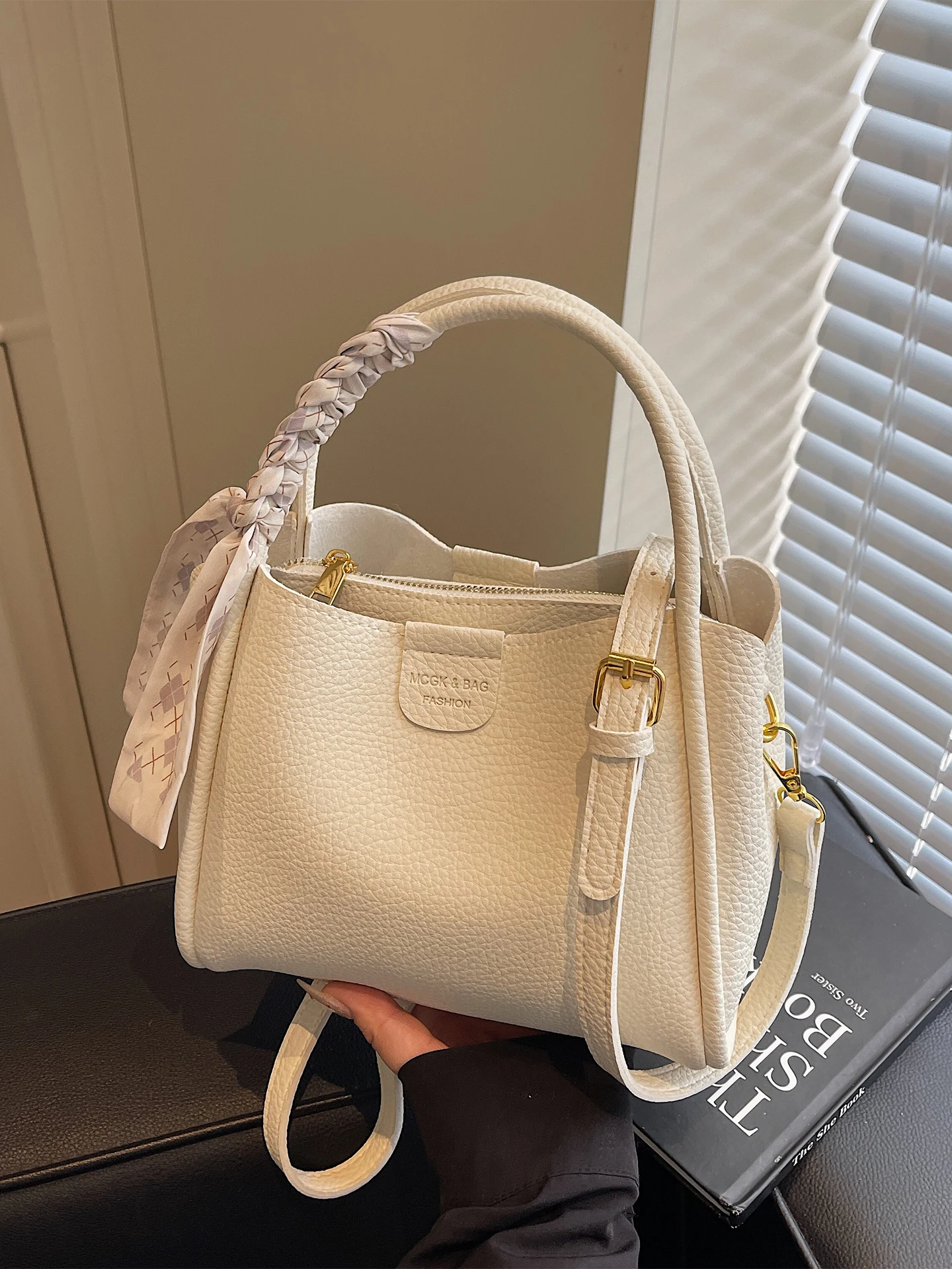 

Trendy Women's Bucket Bag 2026 New Fashion Handbag Versatile Shoulder Bag Crossbody Bag Soft Handle Casual Simple Style