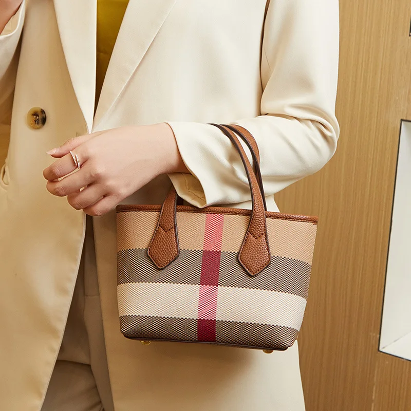 

Elegant Check Print Shoulder Bag 2025 New for Women, Luxury Mini Bucket Purse, Fashionable Hobo Tote for All Occasions