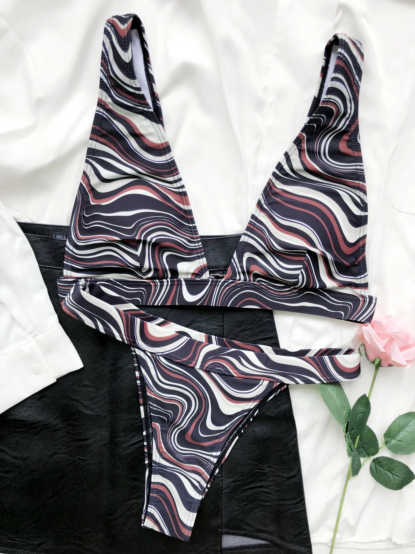 

New Sexy Printed Deep V Neck Bikini Female Swimsuit Women Swimwear Two-pieces Bikini set Padded Bather Bathing Suit Swim