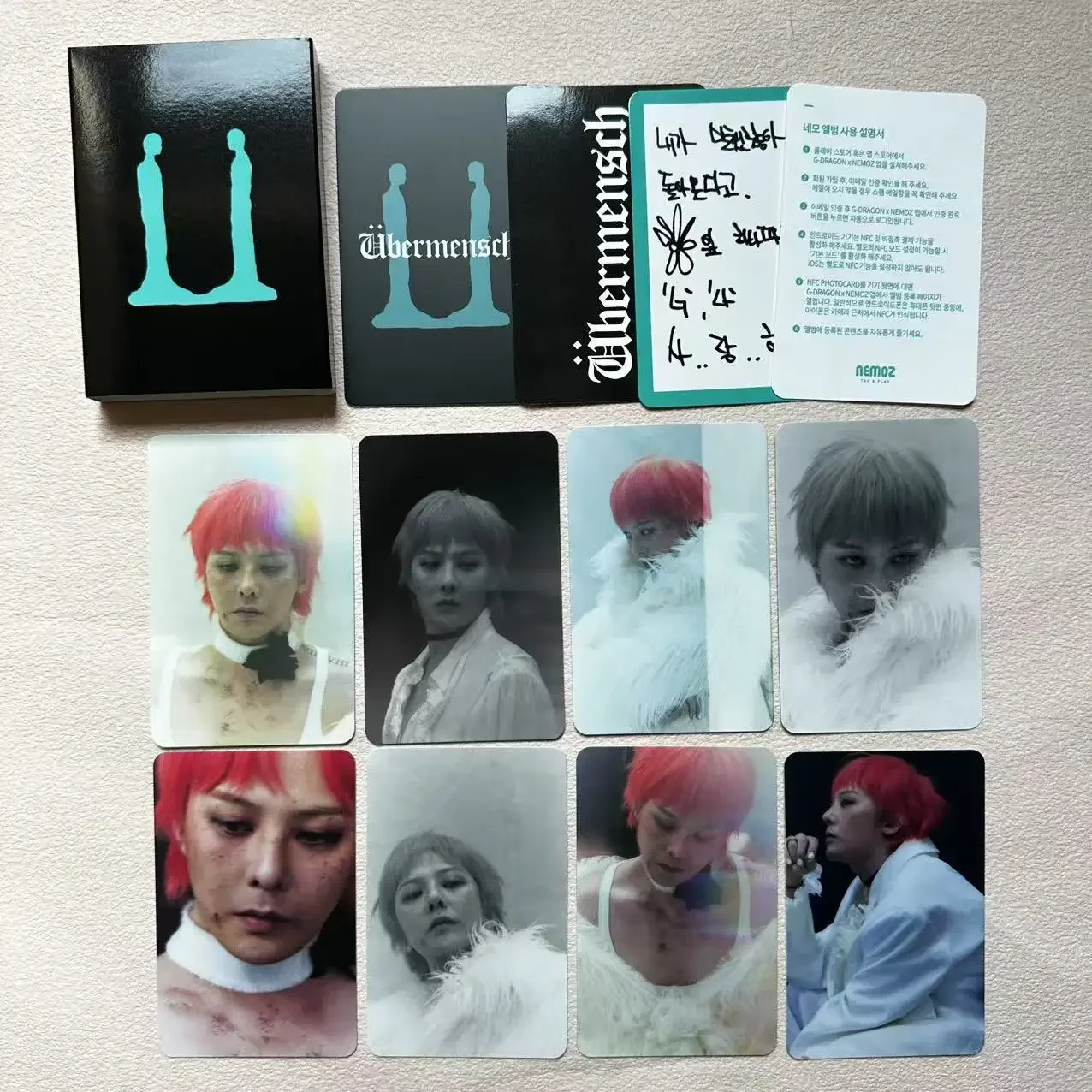 Kpop G-DRAGON 2025 جولة حول العالم دبابيس Overmensch الحفل شارة بروش قبعة دبابيس Bigbang GD بطاقات الصور بطاقة بريدية المشجعين الهدايا