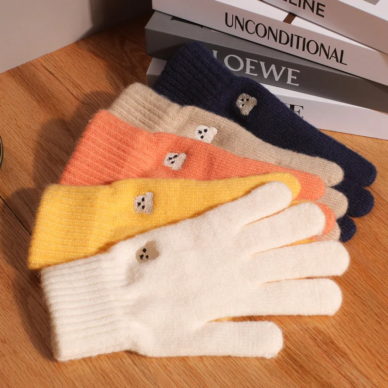 

Милые и модные вязаные перчатки с вышитым медведем и сенсорным экраном, мягкие утолщенные и морозостойкие перчатки для письма и езды на велосипеде