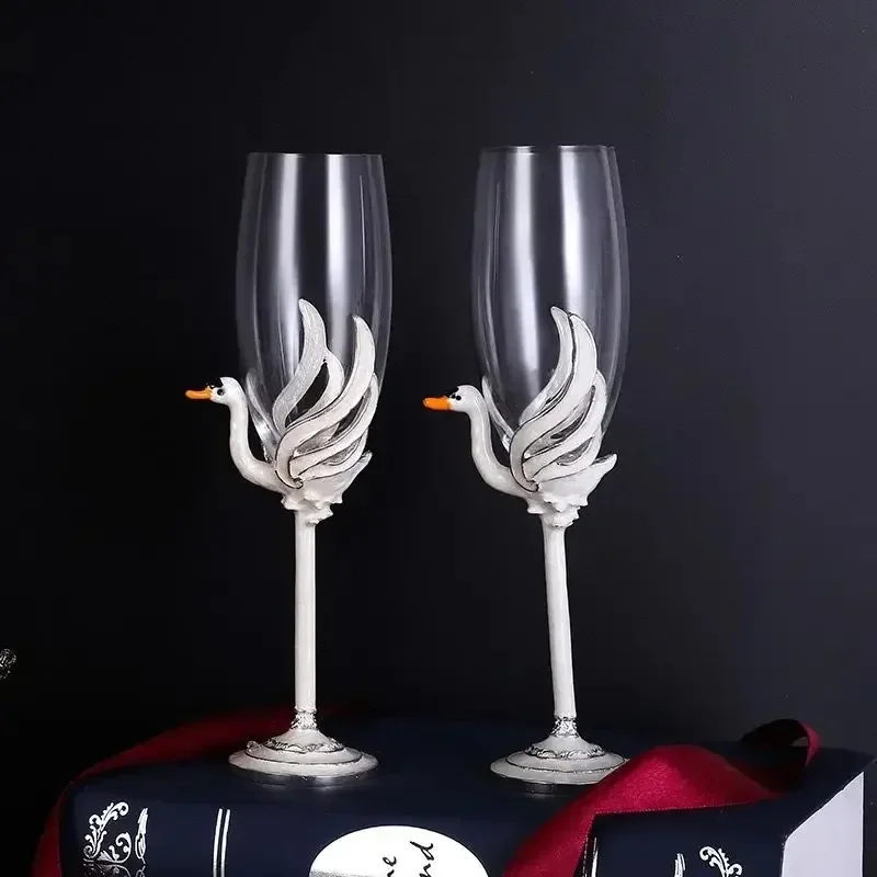 Elegant Swan Shape Glass Champagne Cups Enamel Red Wine Cup Handcrafted Goblet for Wedding Champagne Glass Set Anniversary Gifts