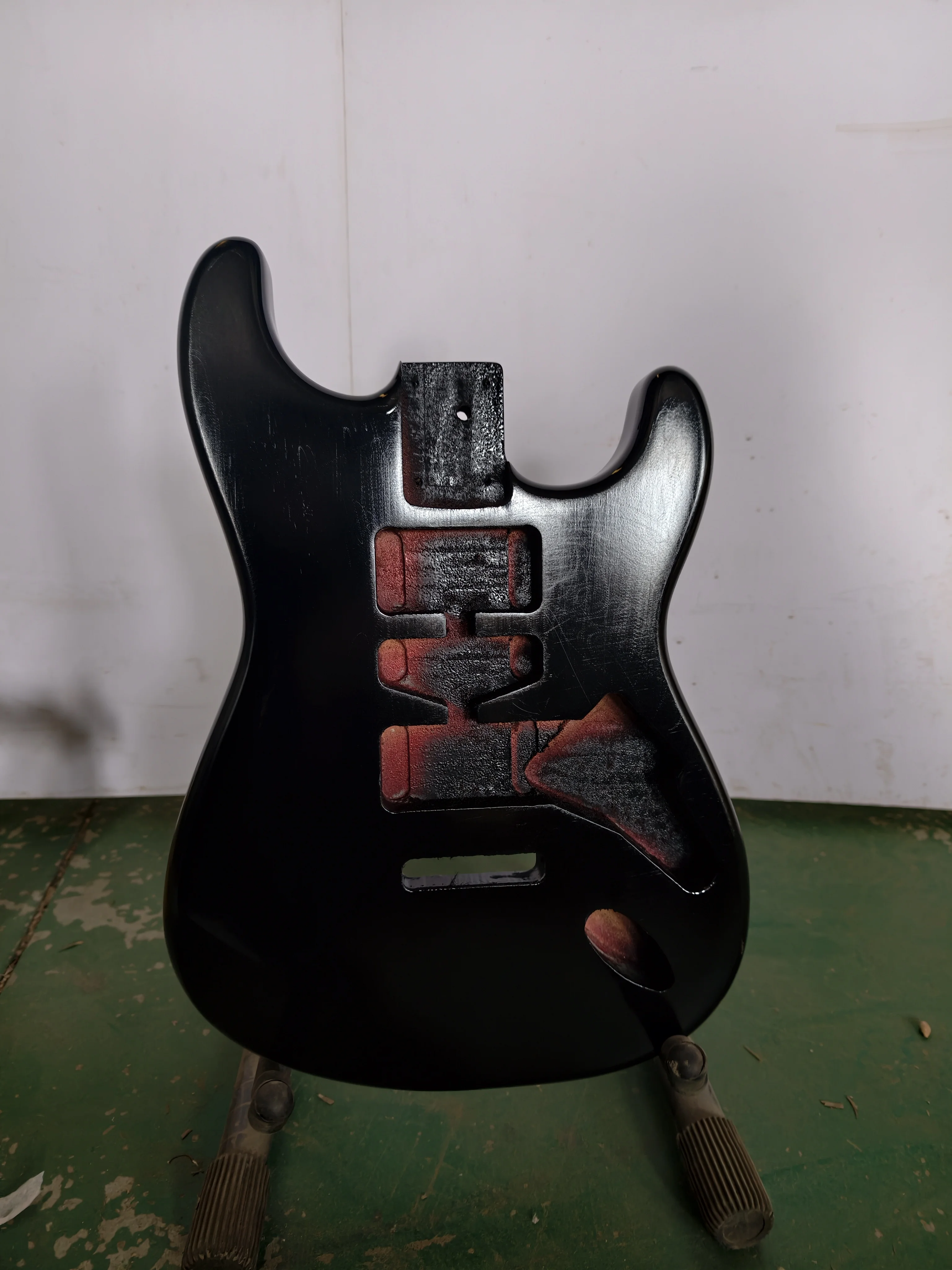 Minor defects electric bass guitar body completed, Fender style, ST guitar barrel, SSS bass panel, pure black