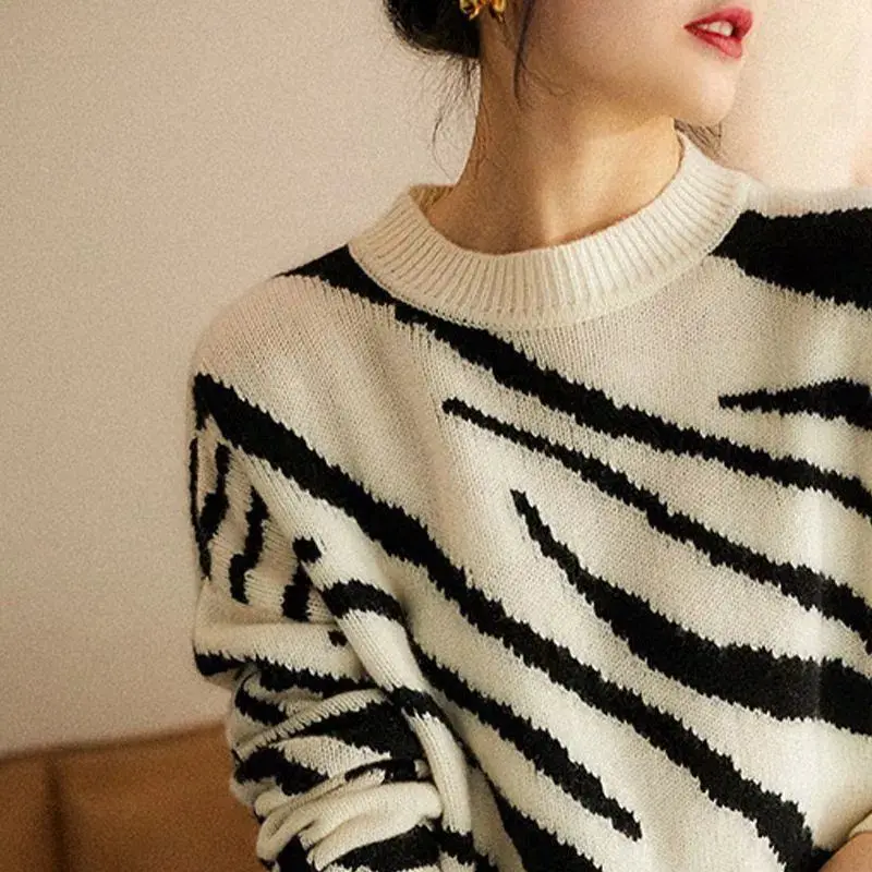 Fashion Loose Round Neck Zebra Pattern Sweaters Korean Casual Autumn Winter New Long Sleeve Knitted Jumpers Women\'s Clothing